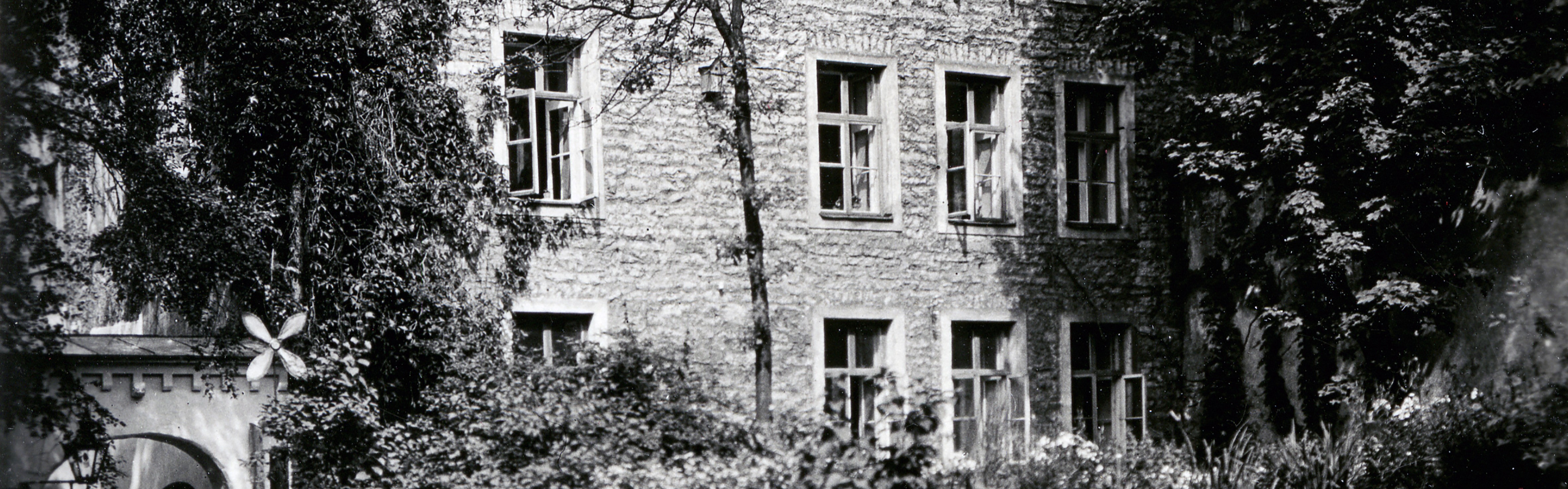 Eesti Loodusmuuseumi ajaloonäitus "Üks muuseumimaja, kolm lugu"